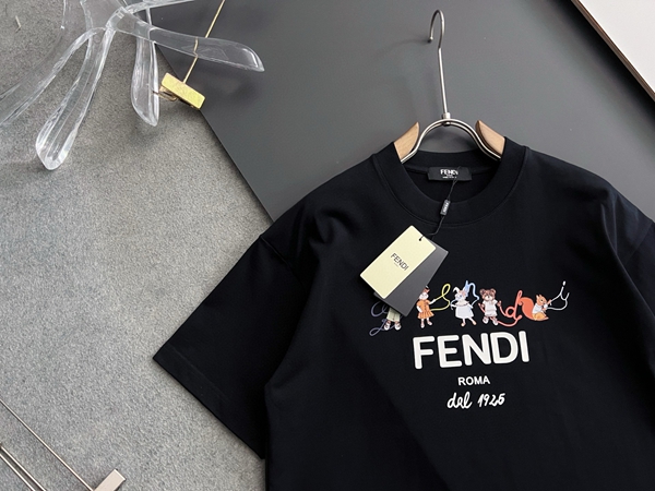 ブランドTシャツ側面デザイン